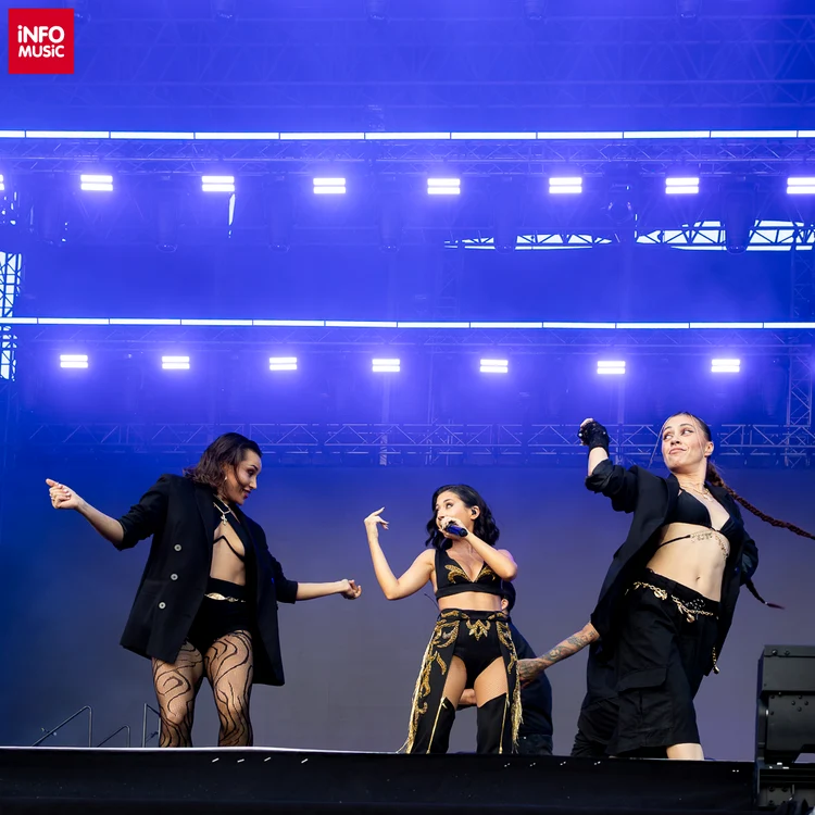 nicole cherry deschidere concert jennifer lopez bucuresti 6047 jpg