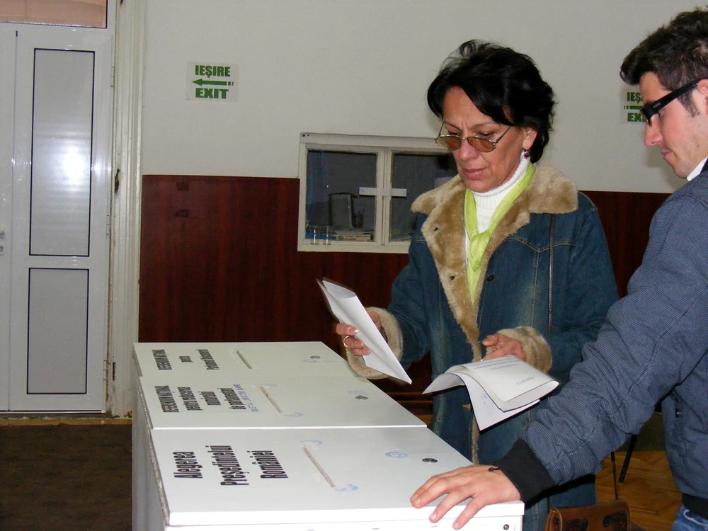 Prezenţa la vot este mai mare, până acum, decât la scrutinul din 22 noiembrie