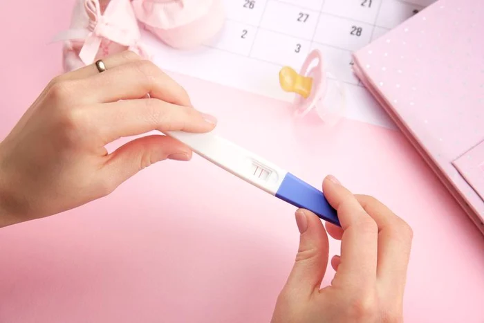 Teoria lui Hipocrate privind testul cepei, care sugera prezența unei sarcini, era halucinantă @shutterstockclickpentrufemei.ro