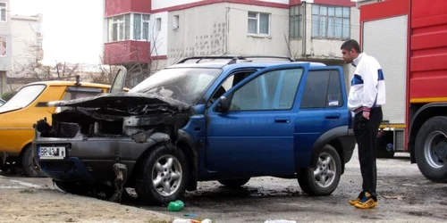 SUV distrus în incendiu