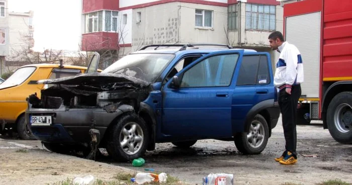 SUV distrus în incendiu