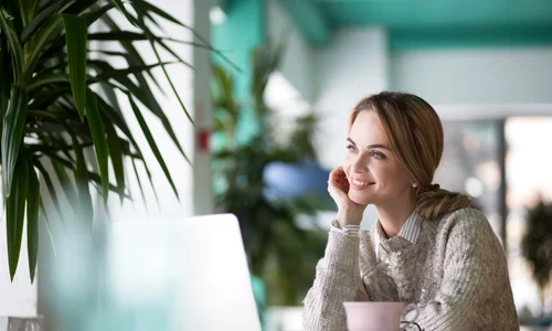 femeie fericita(1) jpg