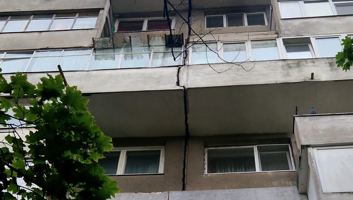 Bloc de pe Drumul Taberei, rupt de cutremur