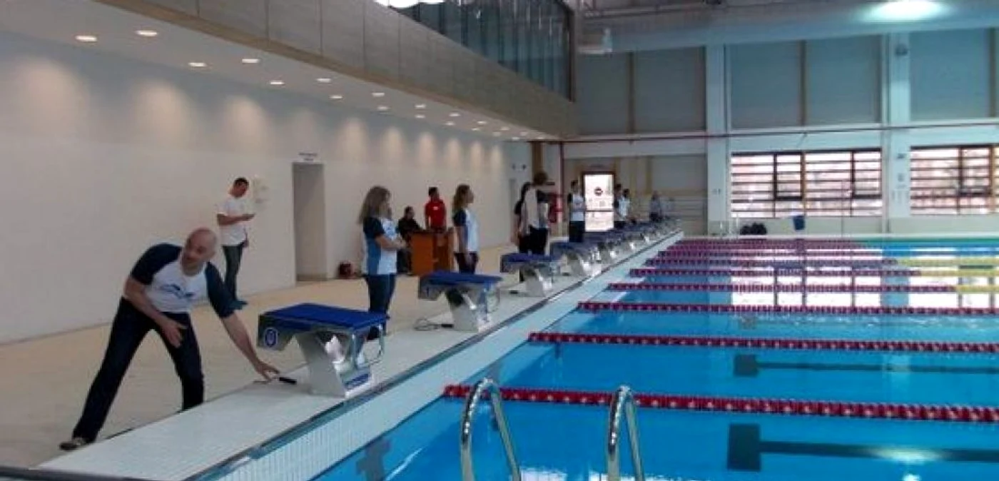 Concurenţii vor înota în echipă. FOTObzb.ro