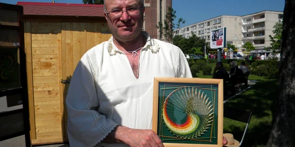 Majoritatea tablourilor sunt expresii stilizate ale unor simboluri universale