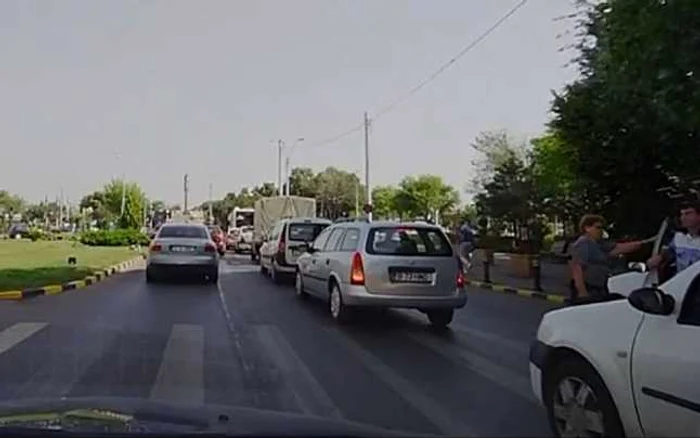 Femeia a tras o sperietură zdravănă FOTO captură trafictube.ro