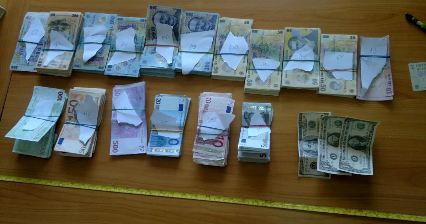 Bărbatul avea asupra sa o avere Foto: Poliţia Română
