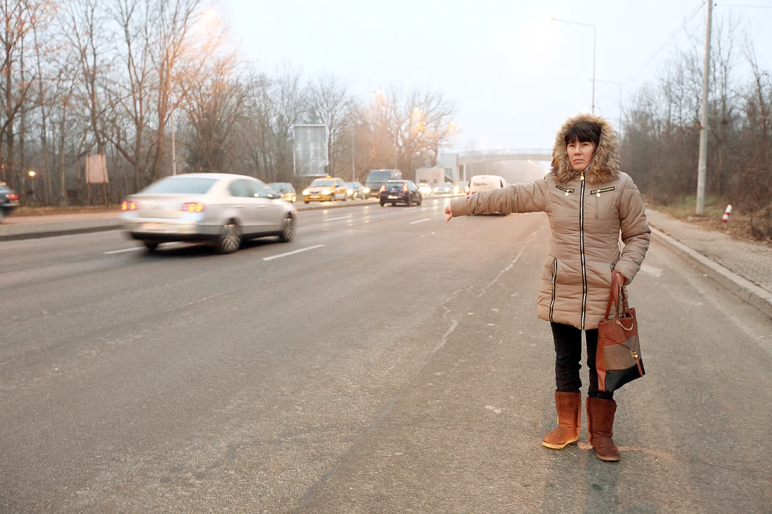 
    La mai toate ieşirile din oraşe dai cu ochii de persoane care fac autostopul  