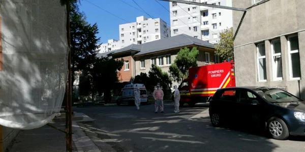 pacienti in curtea sju slatina