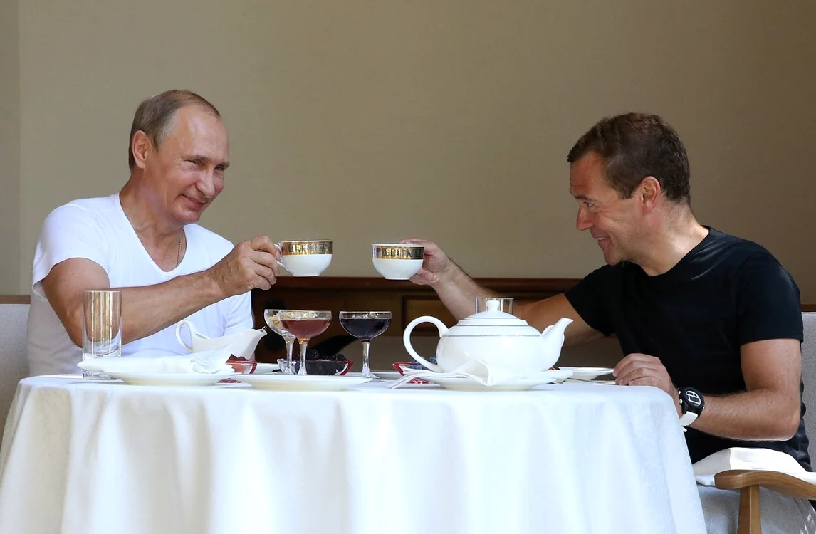 La un mic dejun cu premierul Dmitry Medvedev.