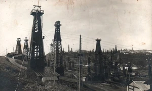 Sonde de petrol la Moreni, județul Prahova, în perioada interbelică (© Imago Romaniae)