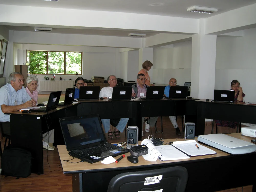 Ei învaţă noţiunile de bază în utilizarea calculatorului
