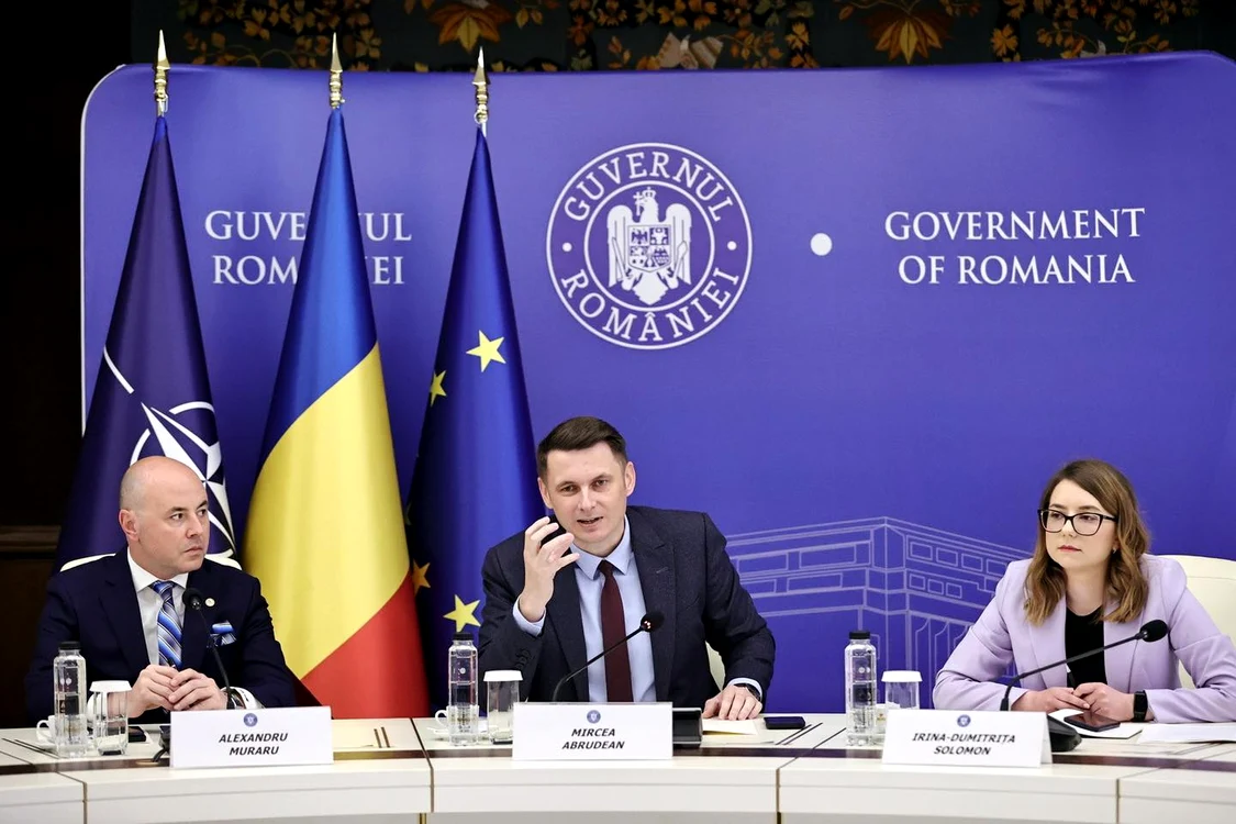 Mircea Abrudean (centru) e propunerea PNL pentru SGG FOTO gov.ro