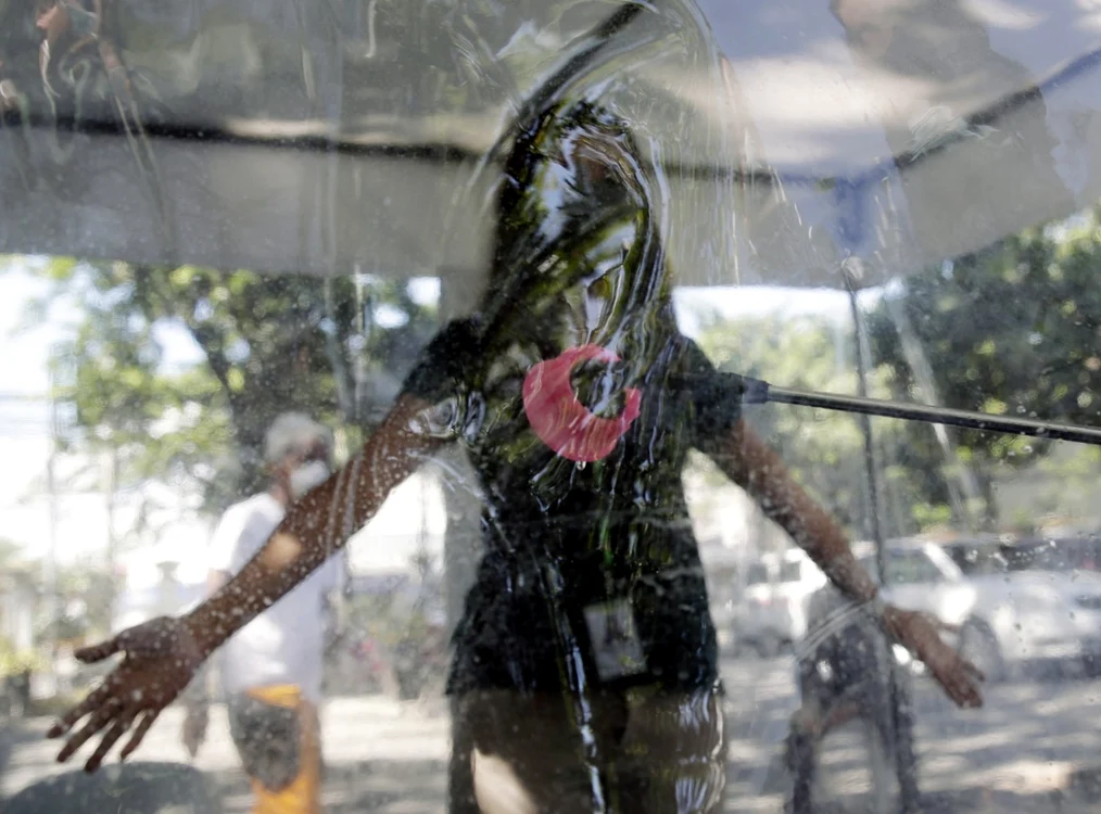 Cabină decontaminare la Manila, Filipine FOTO EPA-EFE