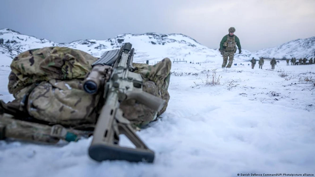 Soldaţi danezi în timpul unor exerciţii militare în Groenlanda