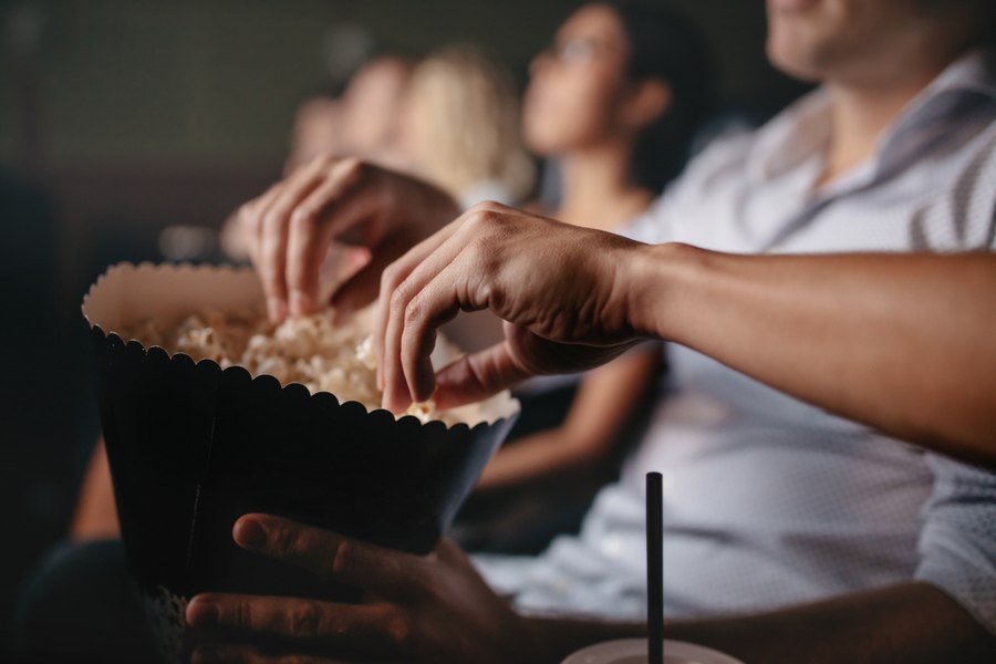 Cât de sănătos este să mâncăm popcorn? Nutriționiștii spun că totul depinde de cum îl prepari