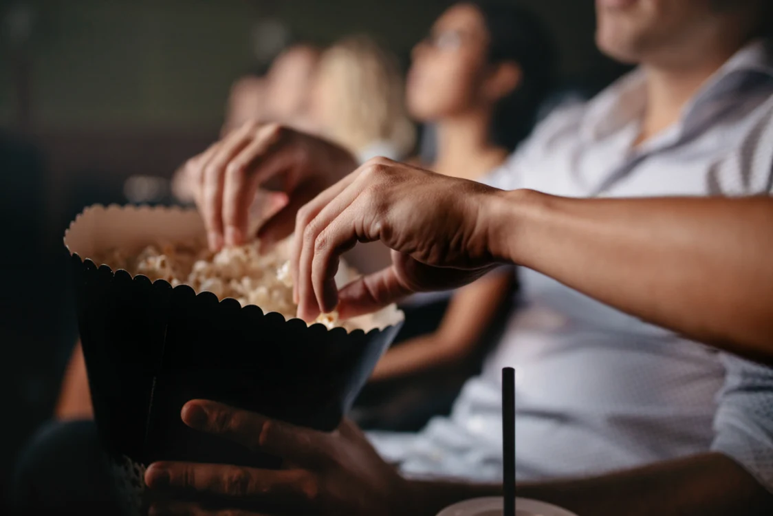 Popcornul consumat la cinema poate conține de la 400 la 1.200 de calorii