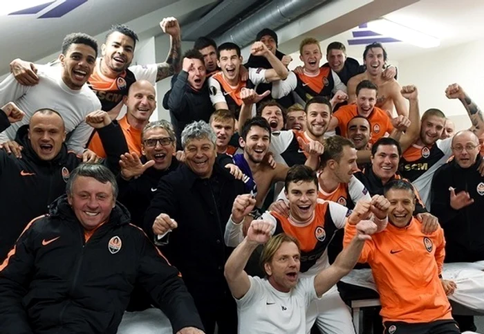 
    Mircea Lucescu a sărbătorit alături de jucătorii săi  