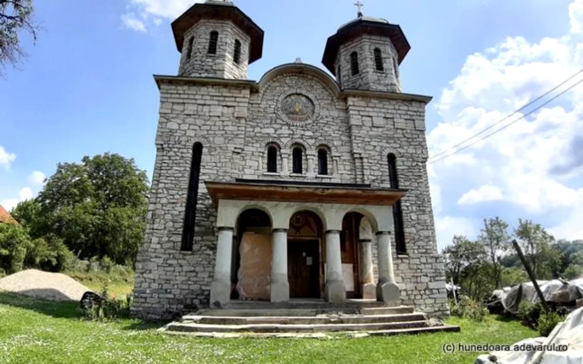 Biserica de marmură din Alun. FOTO: Daniel Guţă. ADEVĂRUL.