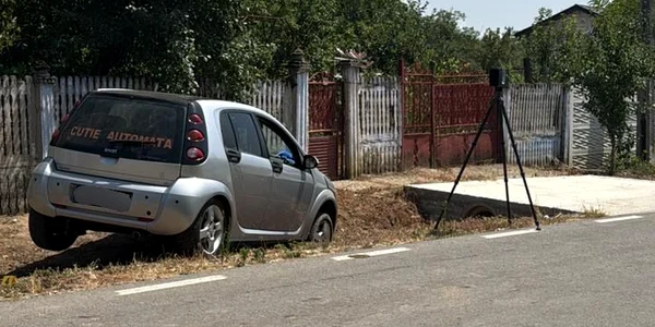 O fetiță de 3 ani a murit după ce a fost lovită de o mașină 