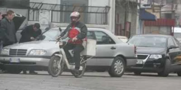 Mopedistul nu avea cursuri de legislaţie (Foto Arhivă)