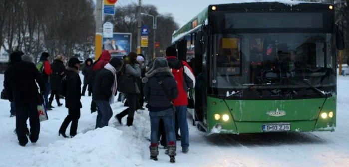 Toate liniile de transport în comun sunt deservite
