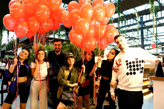 
    Liviu Teodorescu, Nicole Cherry, Speak, Ștefania și Camelia Bălțoi au sărbătorit 14 ani de UTVfoto: UTV  