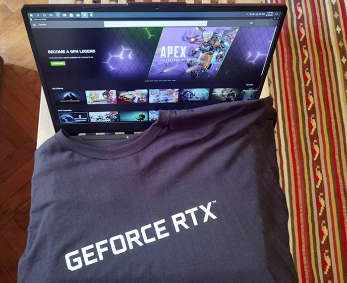 NVIDIA GeForce NOW laptop tricou