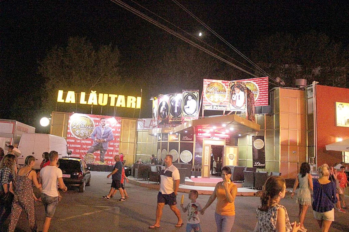 Restaurantele au program artistic cu manele