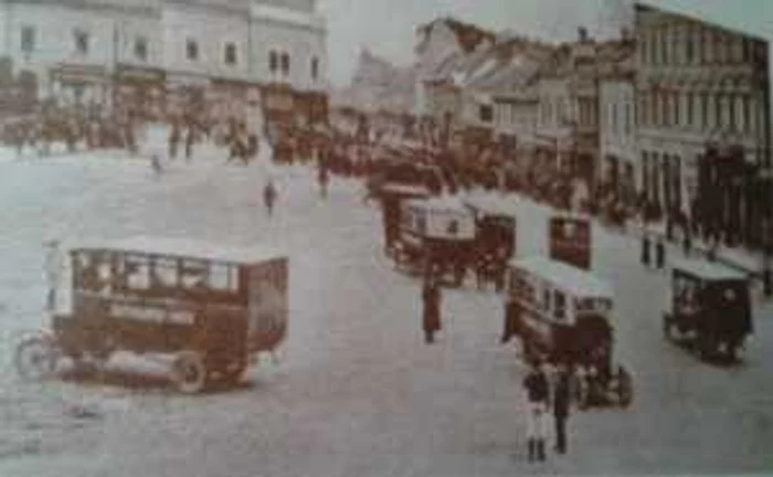 Tramvaiul de odinioară, strămoşul tramvaiului mov de acum din Cluj FOTO: cartea ”Aşezăminte Istorice de Patrimoniu din Cluj-Napoca”