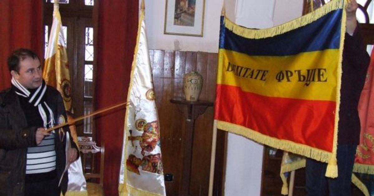 FOTO Poveştile unor drapele istorice, replici făcute de prima fabrică ...