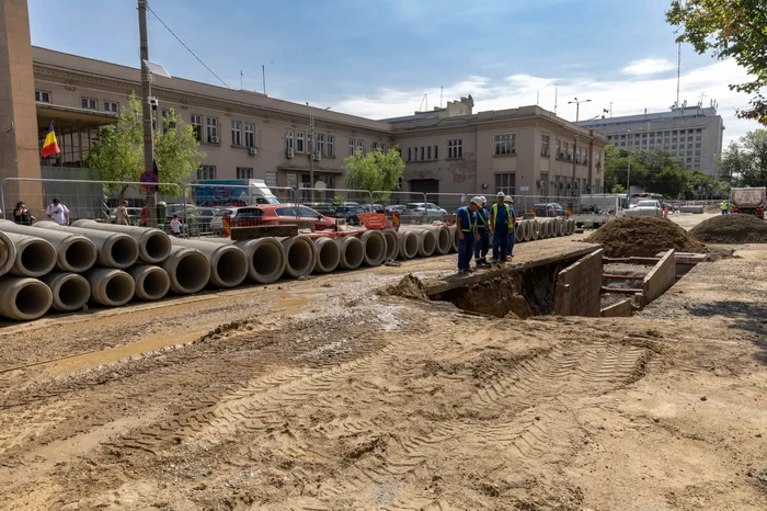 Rețeaua de canalizare din zona Gării de Nord, veche de aproape 100 de ani. FOTO: Facebook