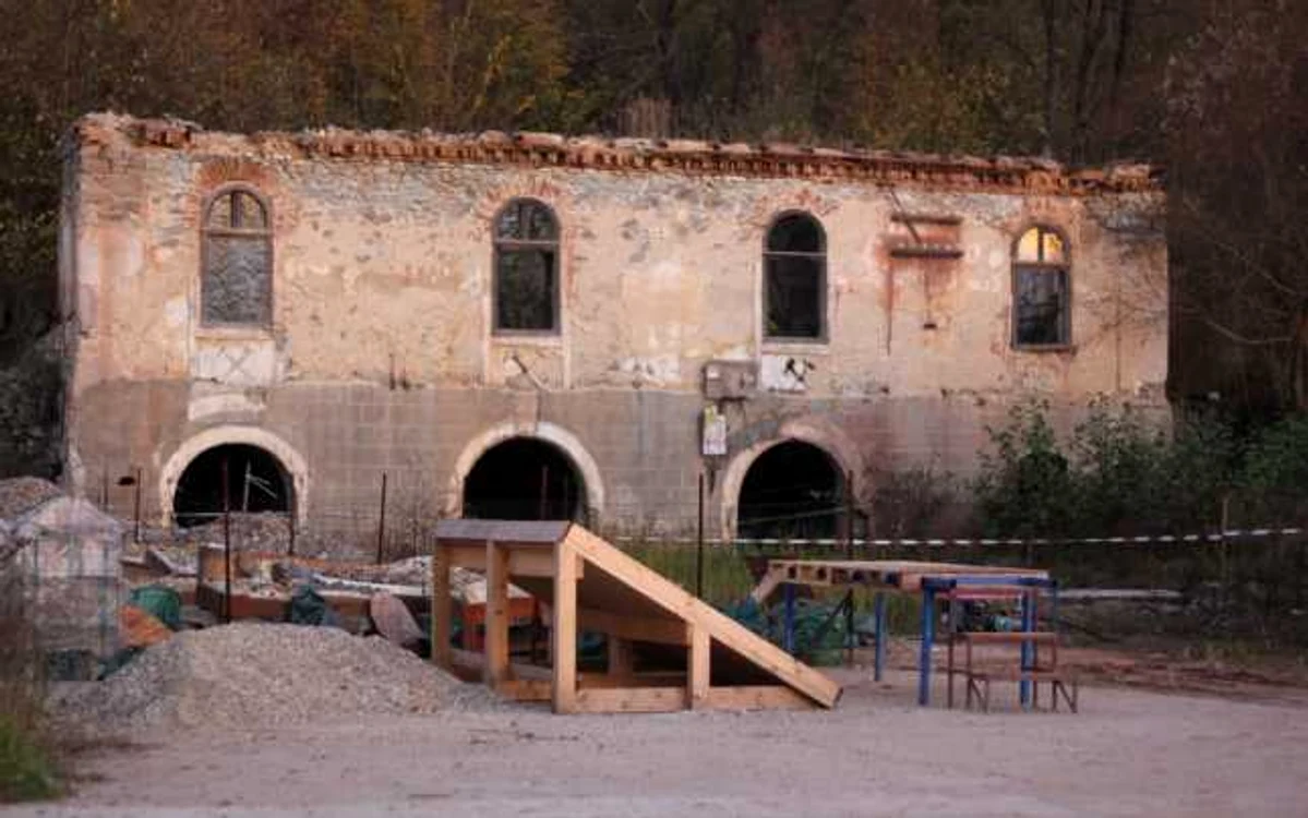 Intrarea în mina Coranda, închisă din 2006. FOTO: Daniel Guţă