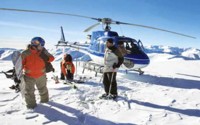 Februarie 2009: doi schiori norvegieni, la   helischi, în apropiere de Vârful Moldoveanu  din Munţii Făgăraş 