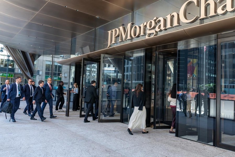 Nicușor Dan, în fața investitorilor din SUA: „România se împrumută cu zeci de miliarde de euro anual”. Mesajul pentru românii din New York