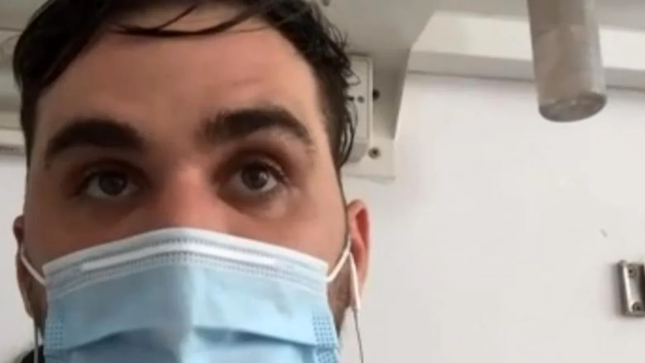 
    Alexandru Lazăr, medic rezident la Iași, este încă internat în spitalfoto: captură Digi 24  