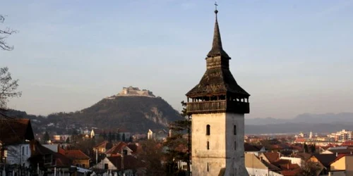 turnul bisericii vechi din deva foto daniel guta