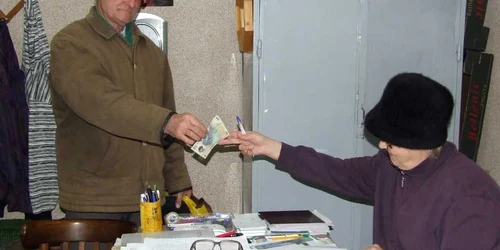 În ciuda facturilor mari, pensionarii îşi plătesc constant întreţinerea