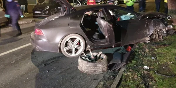 Impact violent în municipiul Sibiu între două autoturisme Foto captură video Sibiu Independent jpg