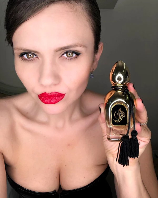 Cristina Șișcanu folosește un parfum arăbesc / Foto: Facebook