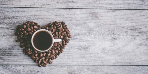 poţi presăra puţină scorţişoară în cafea.