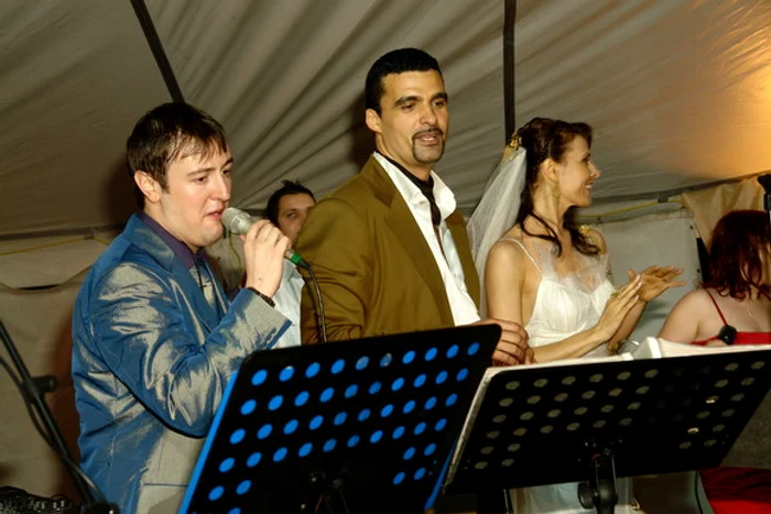 
    Marius și Mariana Lăcătuș, alături de mirifoto: arhivă personală  