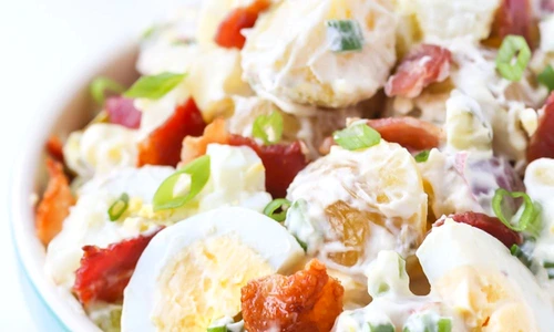 Salata de cartofi cu bacon si oua jpeg