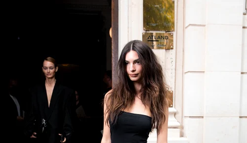 Emily Ratajkowski a fost văzută sărutându-se cu Harry Styles. Foto: Profimedia.
