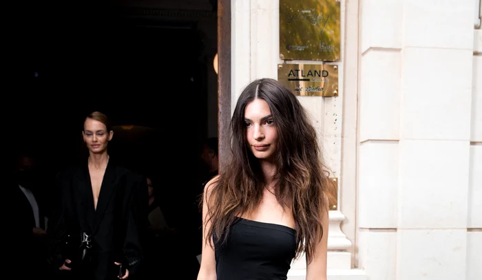 Emily Ratajkowski a fost văzută sărutându-se cu Harry Styles. Foto: Profimedia.