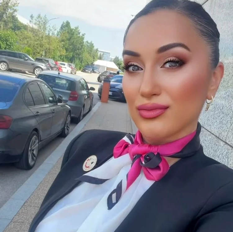 Andreea Sandu va fi însoțitoare de bord foto: Facebook
