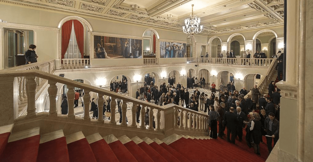 Expoziție caritabilă organizată de Asociația Medici pentru România la Opera Națională București