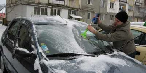 Atty Ghenghe are grijă de maşina sa pe timp de iarnă