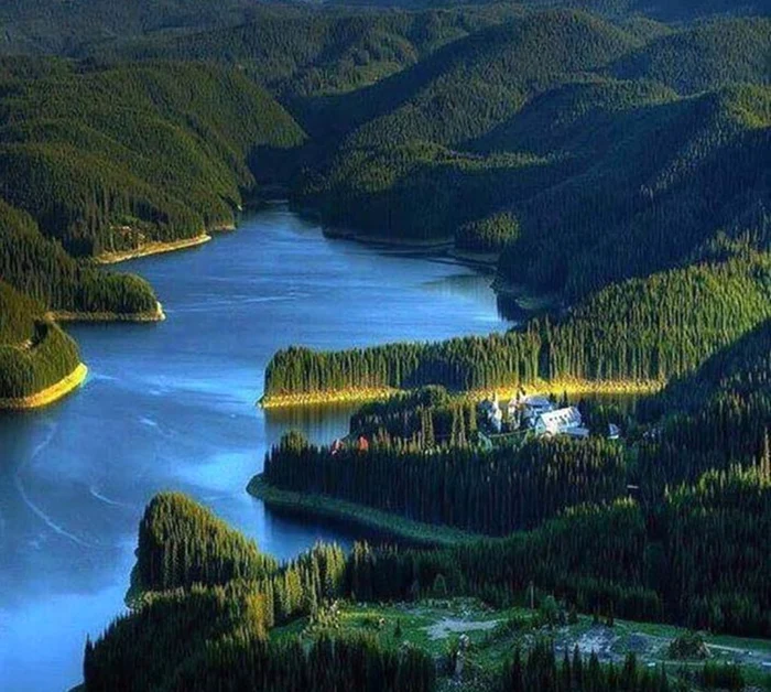 Lacul Oașa, unul dintre cele mai frumoase locuri din România și din lume