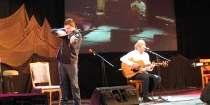 Brăila: Chitara lui Ducu Bertzi a cedat în timpul unui recital